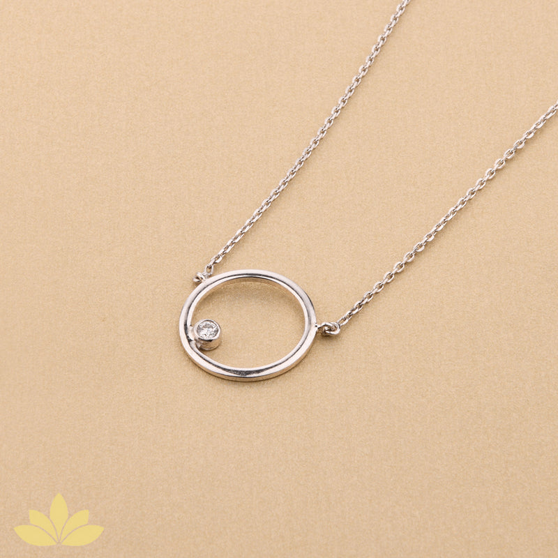 Gold Round Pendant with Single Stone
